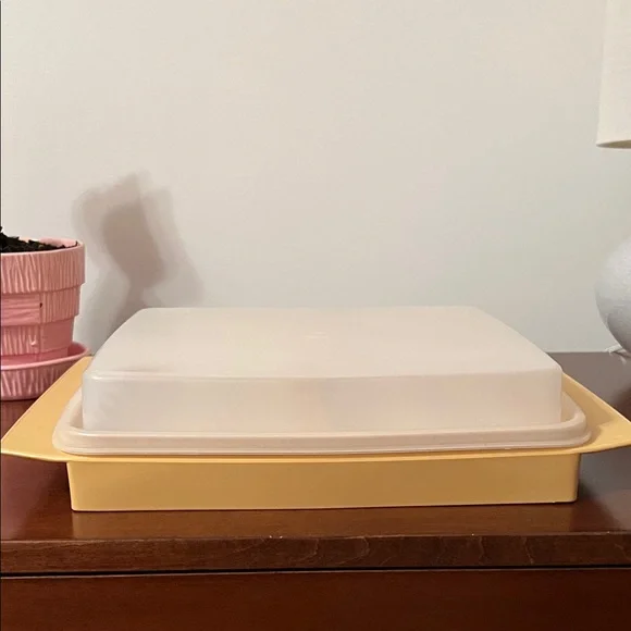 Yellow Tupperware deviled egg holder - Picture 3 of 3